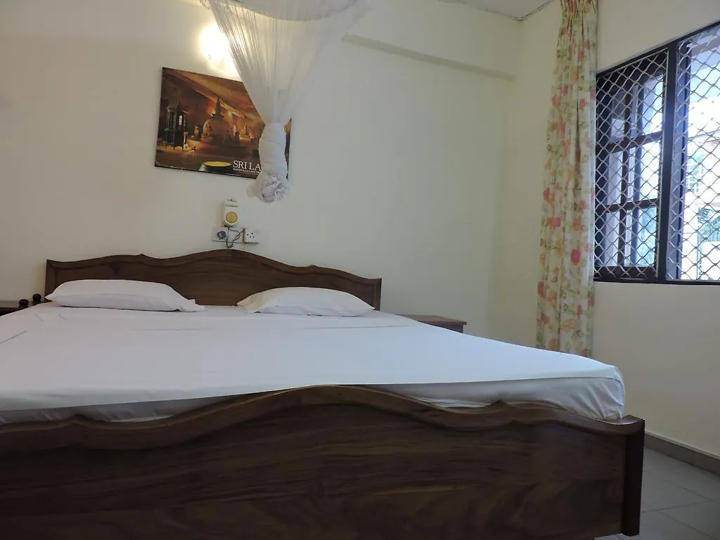 Oasis Beach Resort Negombo 3*,