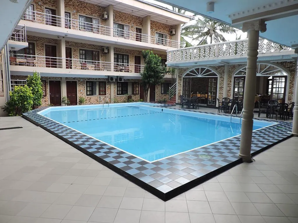 Oasis Beach Resort Negombo